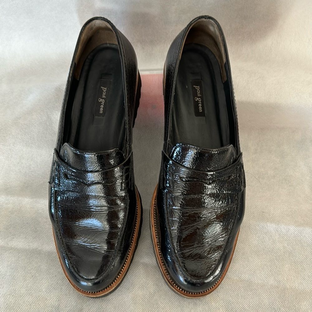 Women’s Paul Green patent leather loafer US size 8.5. UK size 6